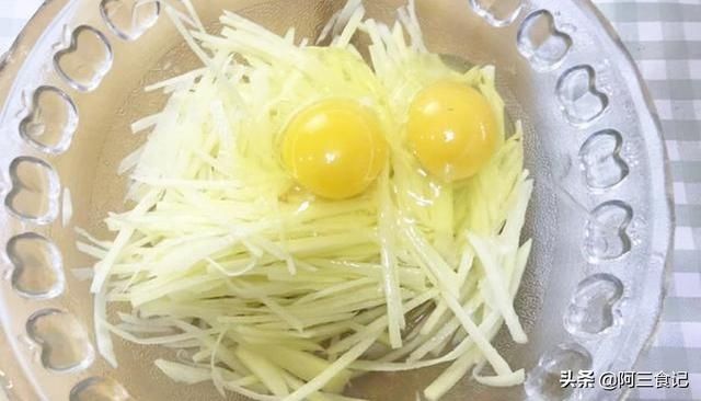 小孩|这才是土豆的最香吃法，做法简单家常，又香又脆，大人小孩都爱吃