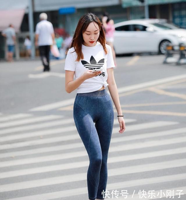 优雅 打底裤展现女神的时尚个性,不失自然优雅