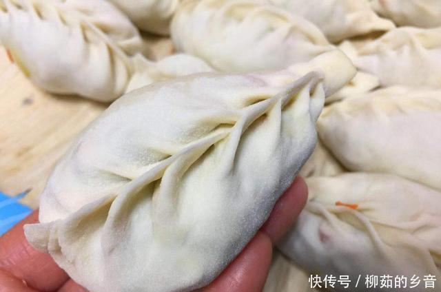 萝卜|不用发面也能做出鲜香味美的大包子，薄皮大馅，一出锅就被抢光了