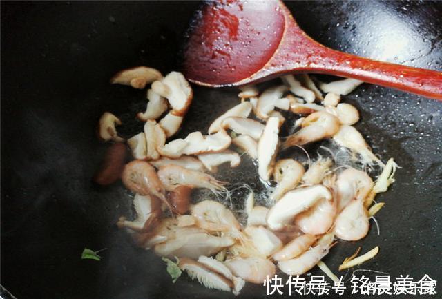 料头|白菜和它一起煮,味道实在太鲜了,营养又暖身,浑身热乎乎不怕冷