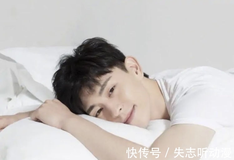 表情|邓伦录节目摔进绿色粉池,细看邓伦的表情,就知道他有没有生气