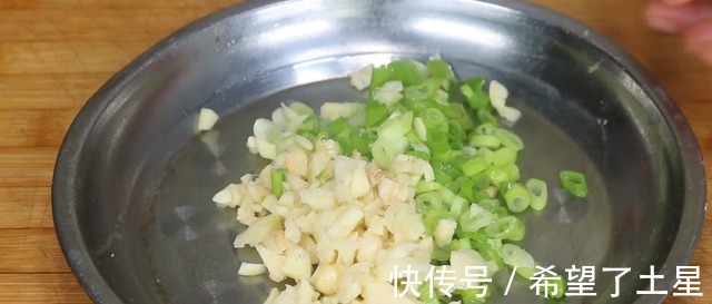 秋天多吃茄子,加1根油条,简单一做比吃肉还香,太下饭了!