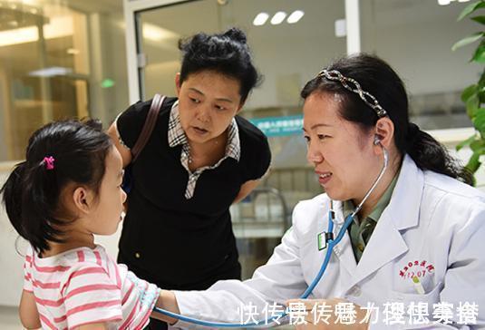 父母|孩子什么时候能吃“大人饭”育儿专家这3个条件合适就可以