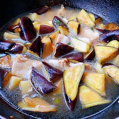 土豆茄子炖五花肉