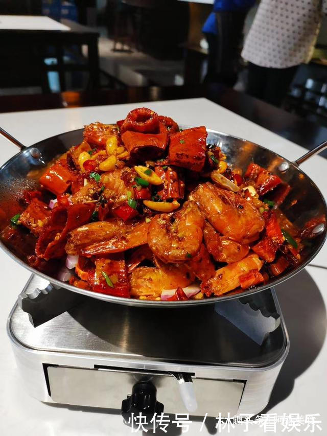 开口|朋友饭店聘厨师试菜,一个人做了9道菜,谈工资时开口要一万二