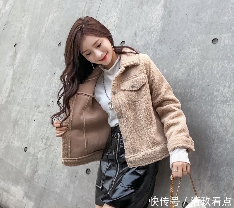 建议大家!穿羊羔毛不要配阔腿裤,土!今冬流行这么穿,超减龄