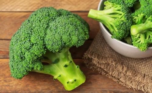 肝脏功能|李兰娟院士推荐的“5种”养肝食物,保护肝脏,争取每天食用