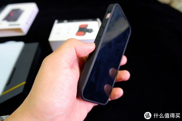 碳纤维|电子产品杂谈 篇七十七：iPhone13开箱与MONO碳纤维手机壳使用体验