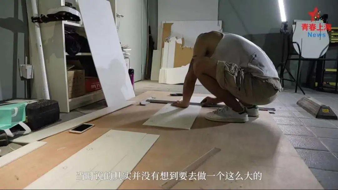 孩子|太梦幻了！上海这位爸爸给孩子亲手造了一座旋转木马！能亮灯还能坐上去转