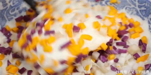 早餐试试这样做,不用揉不用擀,筷子搅一搅,出锅香甜松软,真香