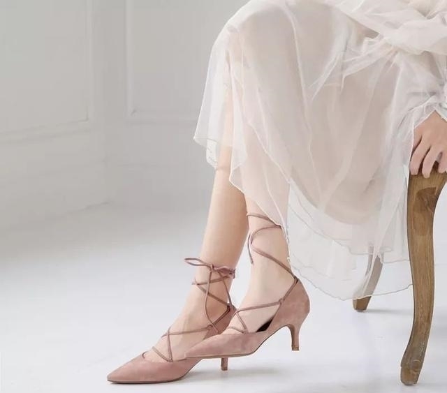 腿部|女神必备潮流高跟鞋,瞬间拉长腿部线条,演绎出完美的女神范