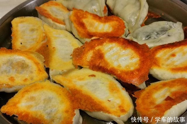  早餐在家吃实惠，一锅煎包只花5块钱，全家人吃得饱饱的，真香！