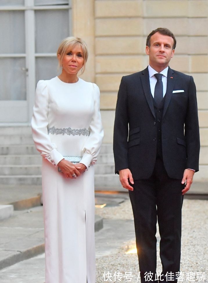 整容|布丽吉特整容后确实变美变嫩了!也敢把头发盘起来,气质真的很赞