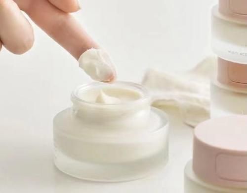 面霜 过了50岁,再懒也要学会这4种护肤方法,养成好皮肤并不难