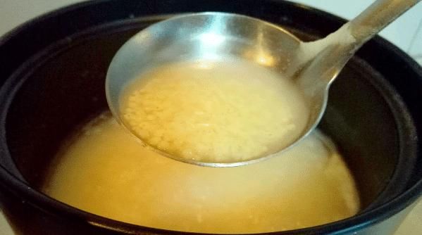 熬小米粥时，谨记3窍门，米粥香又浓，米油厚，学会了每天喝一碗