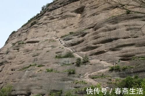 剑阁|地势险要的剑门关，俨然一副一夫当关，万夫莫开的气势