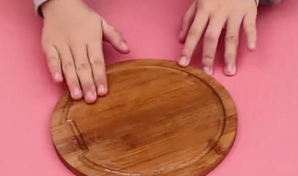 菜板|木菜板发霉开裂只需倒点厨房里的“它”，用10年都不发霉开裂