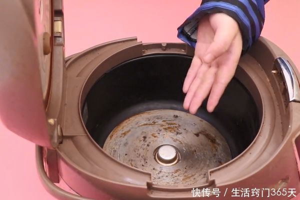 电饭锅这个地方不洗,耗电又不卫生,不用一滴水,洗的干净又放心