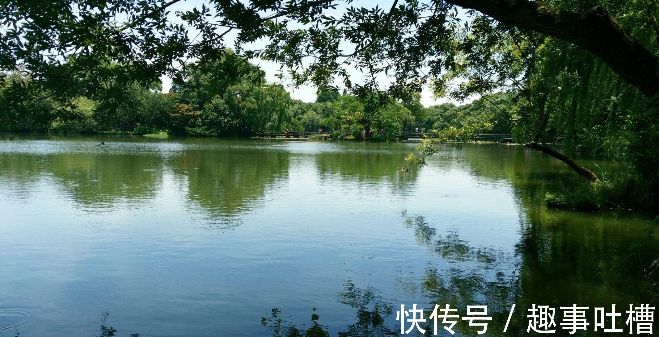 游子#五首菩萨蛮,堪称咏江南春色的罕见之佳作,也被称为宋词奠基之作