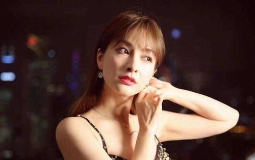 何炅|名气大又赚得多,可能《快乐大本营》停了,5个主持人也不在意了