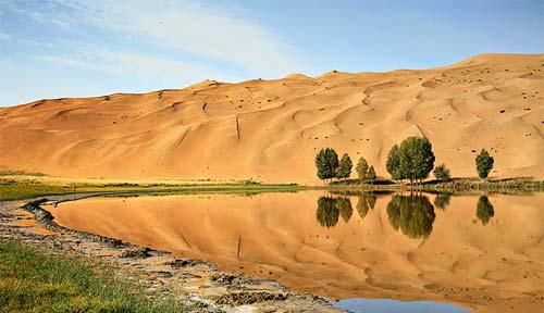 水资源|这个神秘湖泊，藏在沙漠里面，如今成为著名旅游景点