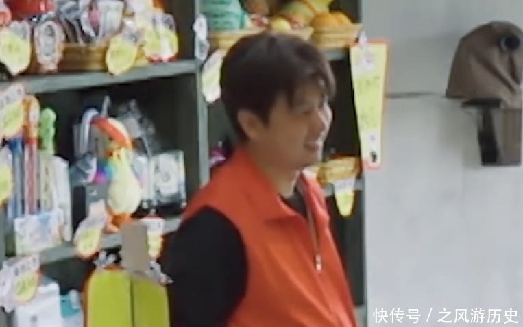 烤肠 杨紫跑仓库赊香肠,一碗烤肠太抢镜,导演张航希都忍不住偷笑