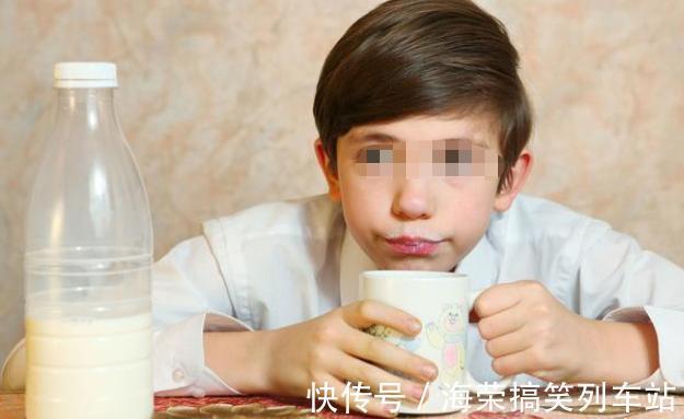 身高|双胞胎弟弟长期吃钙片,哥哥天天喝牛奶,3年后兄弟俩身高差距大