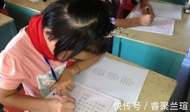 中国传统文化#初中生独创“容嬷嬷字体”,每一笔都像针扎,老师看着就感觉疼
