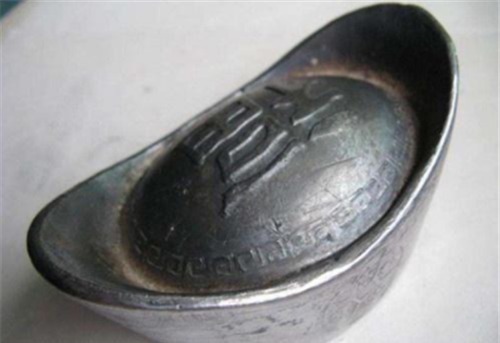 古人吃完饭不算账,丢下一块银子就走,为何店小二从不拦着?