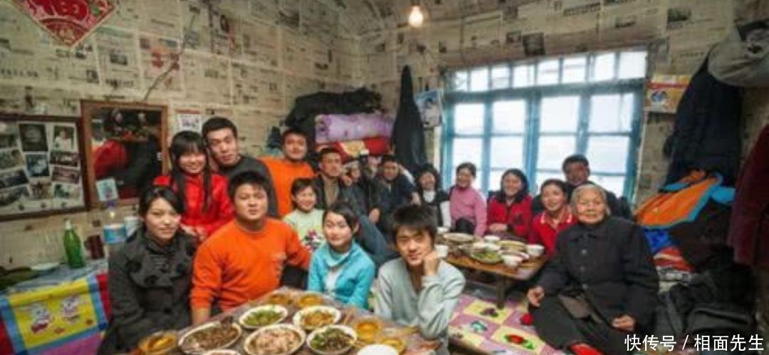 床上|老话 “人在床上莫磕头,人端饭碗莫停留 ”啥意思 ?