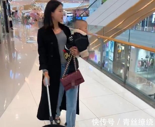 爱美之心|“最美妈妈”遛娃逛街两不误火了,网友:是个高手!