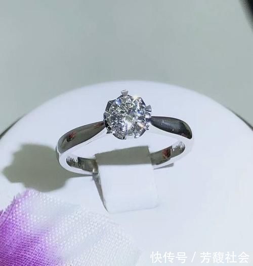 题主 元旦入手两个戒指,有懂的行家帮忙看看?