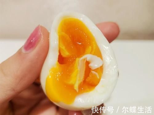 蛋黄|宝宝吃鸡蛋营养高?吃错了反而会影响健康,你别随便给宝宝吃鸡蛋