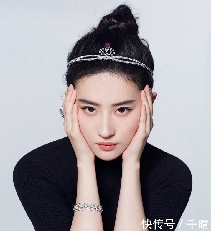 特征 天生“带妆脸”的女生,多半都有4个特征,素颜状态照样美!