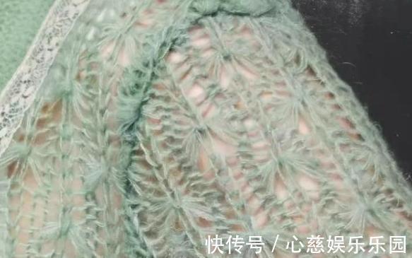 唐伯虎!不知名画家画了一粒烂草莓,卖出20万天价,专家:你用放大镜细看