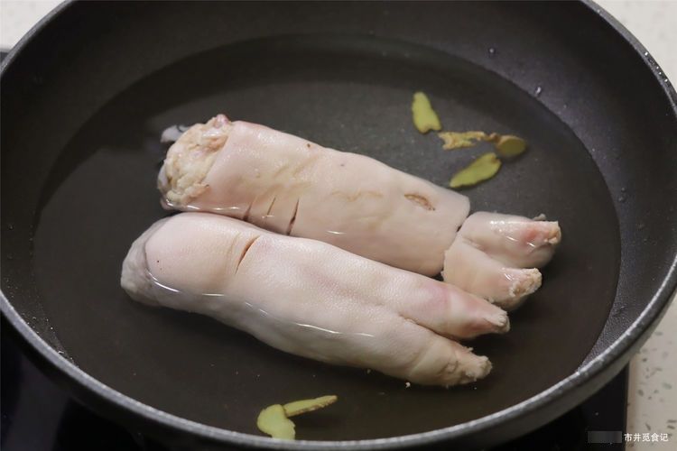 在家卤猪蹄,记住“放3样”再卤,25分钟猪蹄酥烂,味道香无杂味