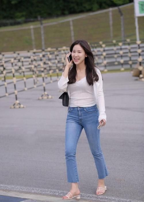 表现力|简洁风格也能美到极致，牛仔裤，轻松呈现个人魅力！