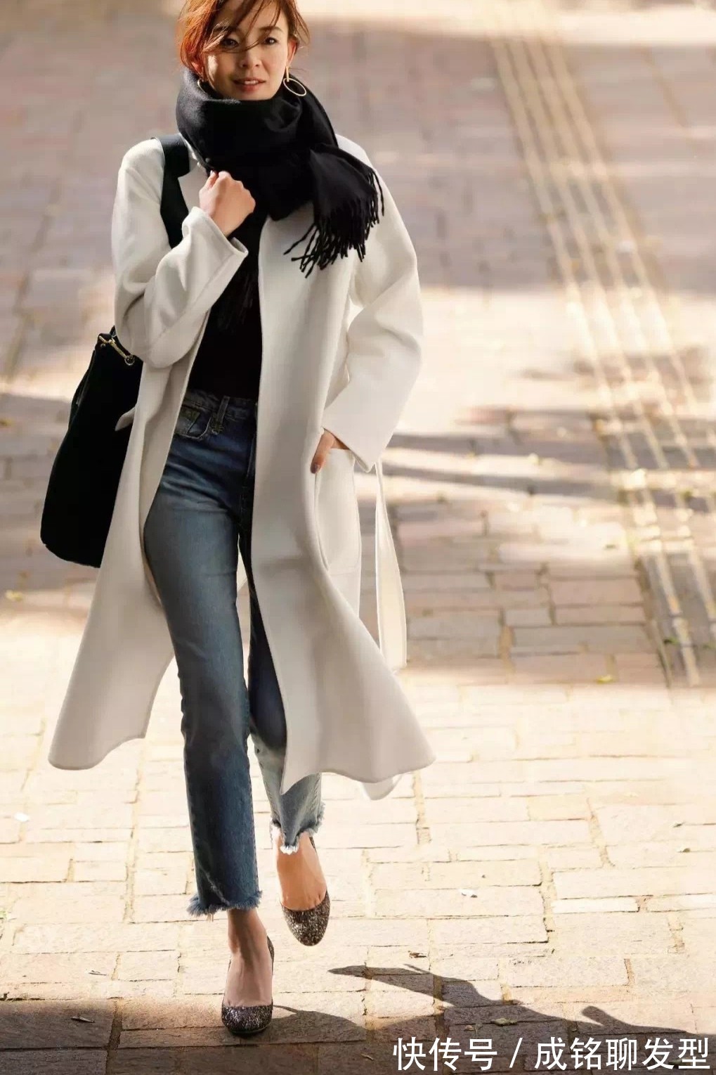 鞋子|四五十岁的女人秋冬很少穿帆布鞋!换成这三双鞋子,显腿长又时髦