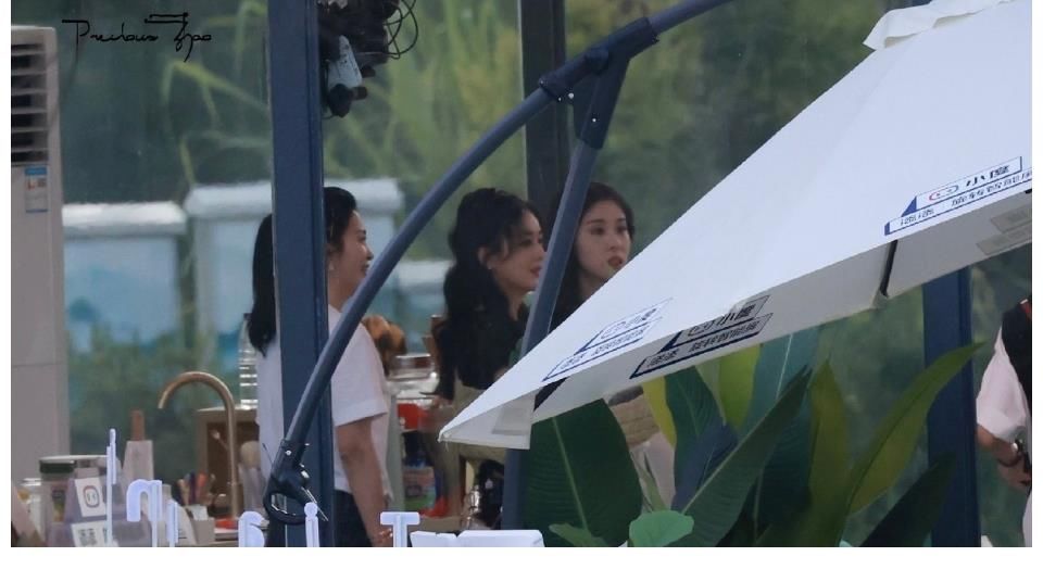 综艺|赵丽颖跟《中餐厅》并没有闹翻啊，新一季拉着好友张碧晨一起参加