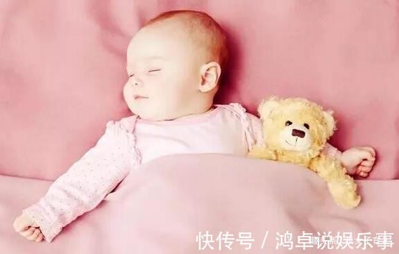 枕头|想要宝宝颜值高,避免宝宝睡觉出现这3个问题,宝妈别不在意