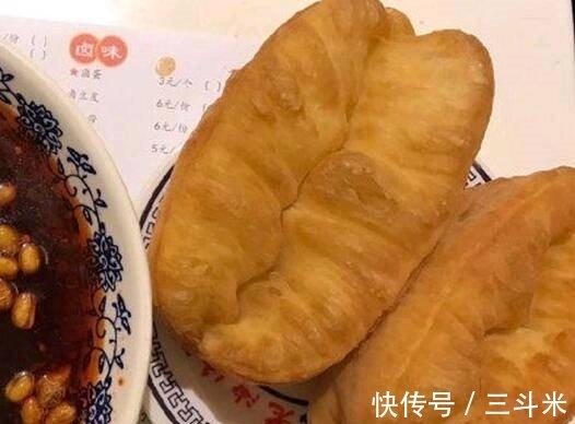 |搞笑图片幽默段子笑话：哈哈，兄弟你把书烧了取暖啊，厉害哦