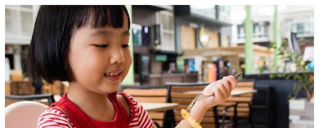 食物|家有挑食娃,家长干着急没有用,简单三步让孩子吃饭更省心