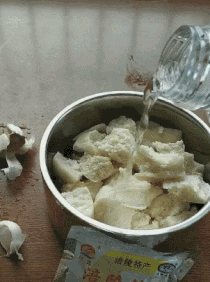 GIF|搞笑GIF：就是这只猫，在家里比我的地位都高