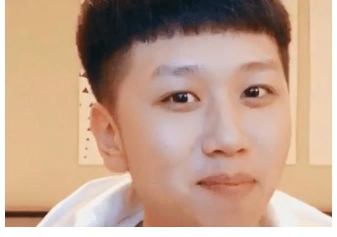 王境泽新综艺太板正了，怒怼队友藏水壶收费