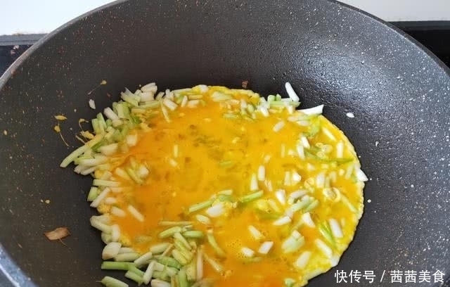 老公用它炒鸡蛋，几十年来第一次看到，没想到又香又嫩，这么好吃