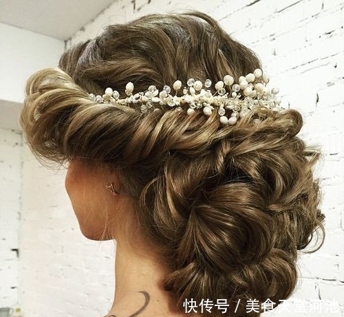 2021结婚季！33个优雅新娘的别致婚礼发型