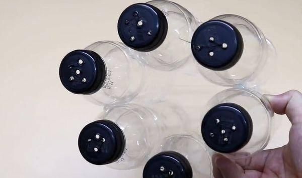 厨房|将6个塑料瓶粘成一个圆圈,放在厨房太实用了,全家人都抢着用