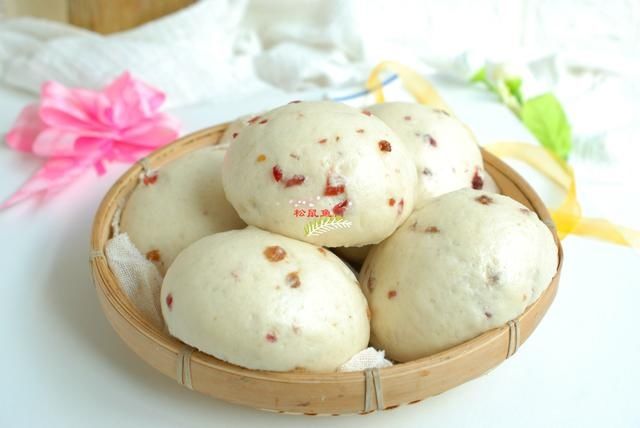 70岁老妈蒸馒头上瘾了，加2样“料”比面包都好吃，还有奶香味