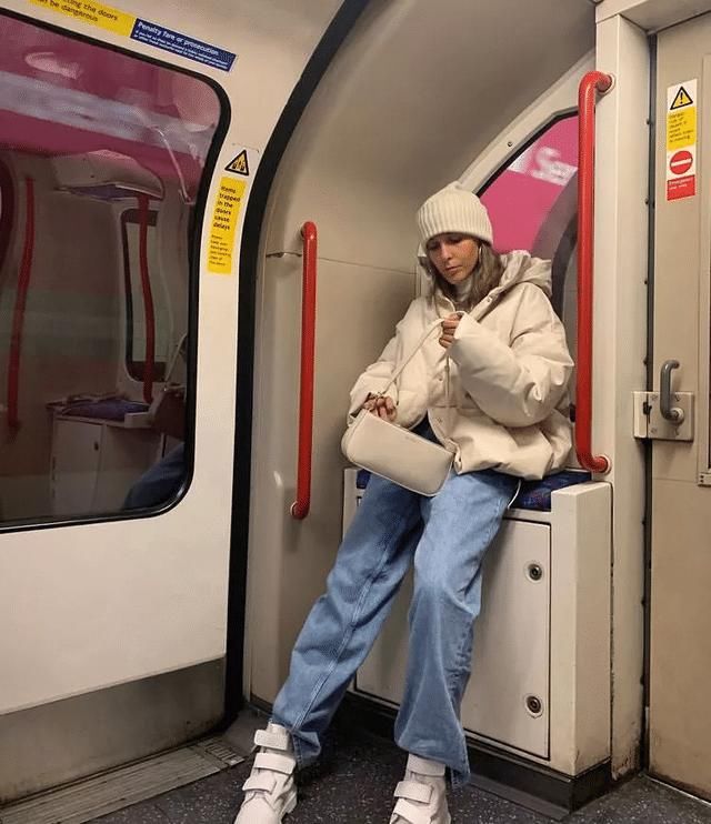 不论搭裙子还是穿裤子，一定要牢记“上下法则”，时髦不是问题