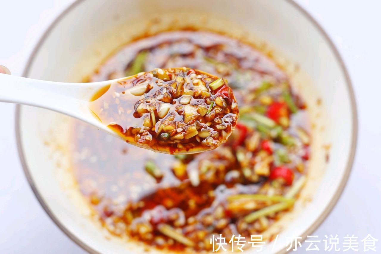 自制辣椒酱,拌凉菜通用,做法简单,鲜香可口,真实用